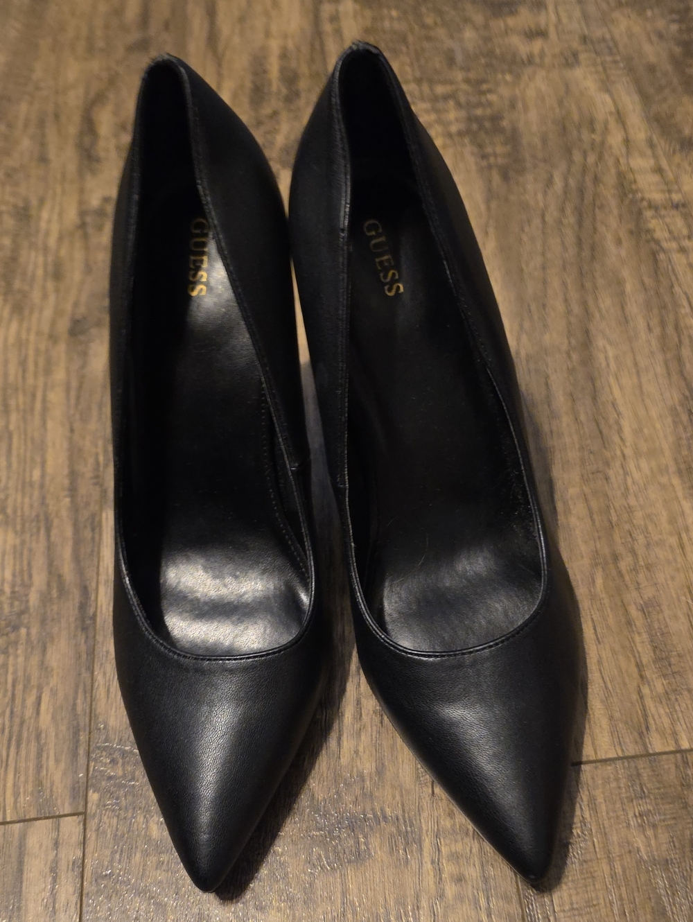 Guess Black Seanna Pointed-Toe Pumps